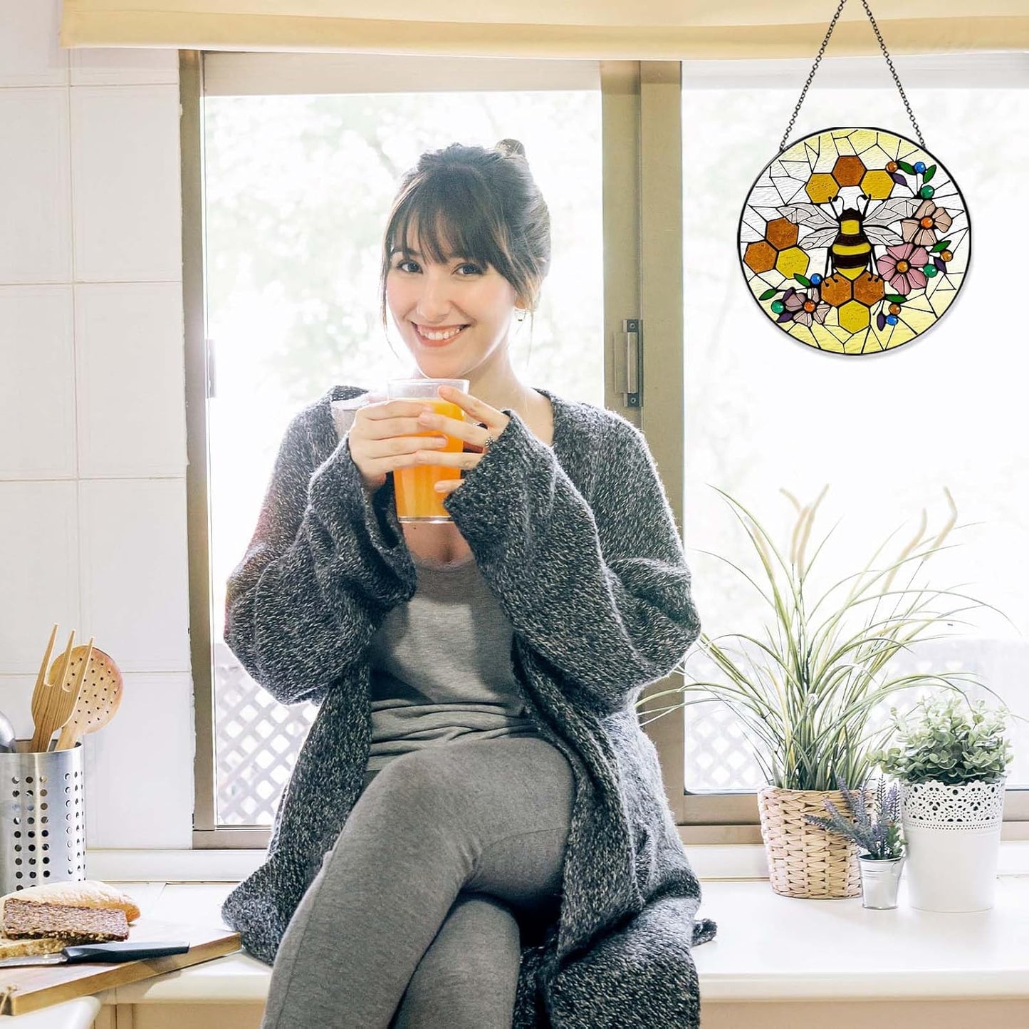 Honeycomb Sun Catcher Stained Glass Window Hanging Gifts for Women Bee Wall Decor Handmade Sun Catcher Decoration for Home Garden Housewarming Gifts