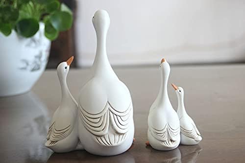 Lifelike Mother Duck and Ducklings Resin Statue for Patio Yard Decoration - Durable and Hand-Drawn Sculpture (Small & Large Bundle Set)