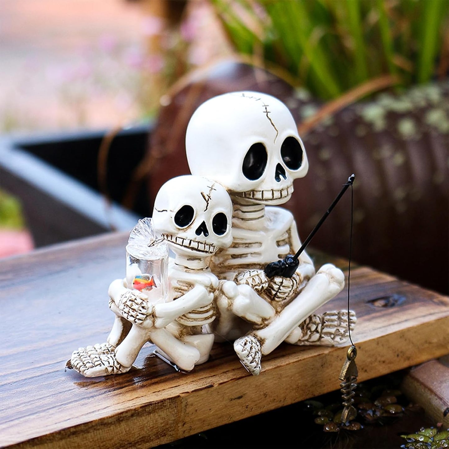 Fishing Skeleton Statue Halloween Decorations, Mini Cute Sitting Skull Figurine Shelf Sitter Resin Sculpture for Outdoor Garden Yard Lawn Pond Waterfalls Pool Ornaments