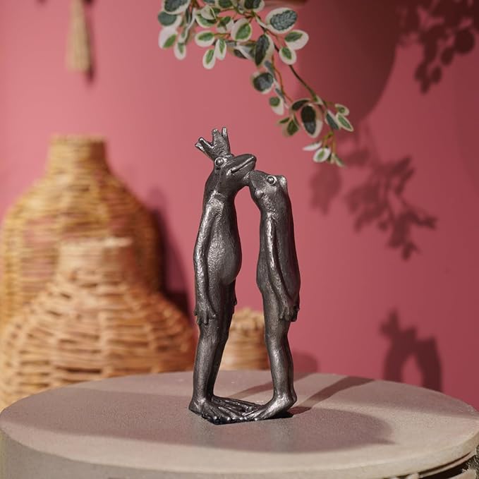 Frog Decor Garden Statue Decor Outside - Couple Kiss Plog Statue Outside Frog Figurines for Yard Patio Lawn Decorations Couple Frogs Front Yard Decorations Outdoor 3.5" 2" 8.75"