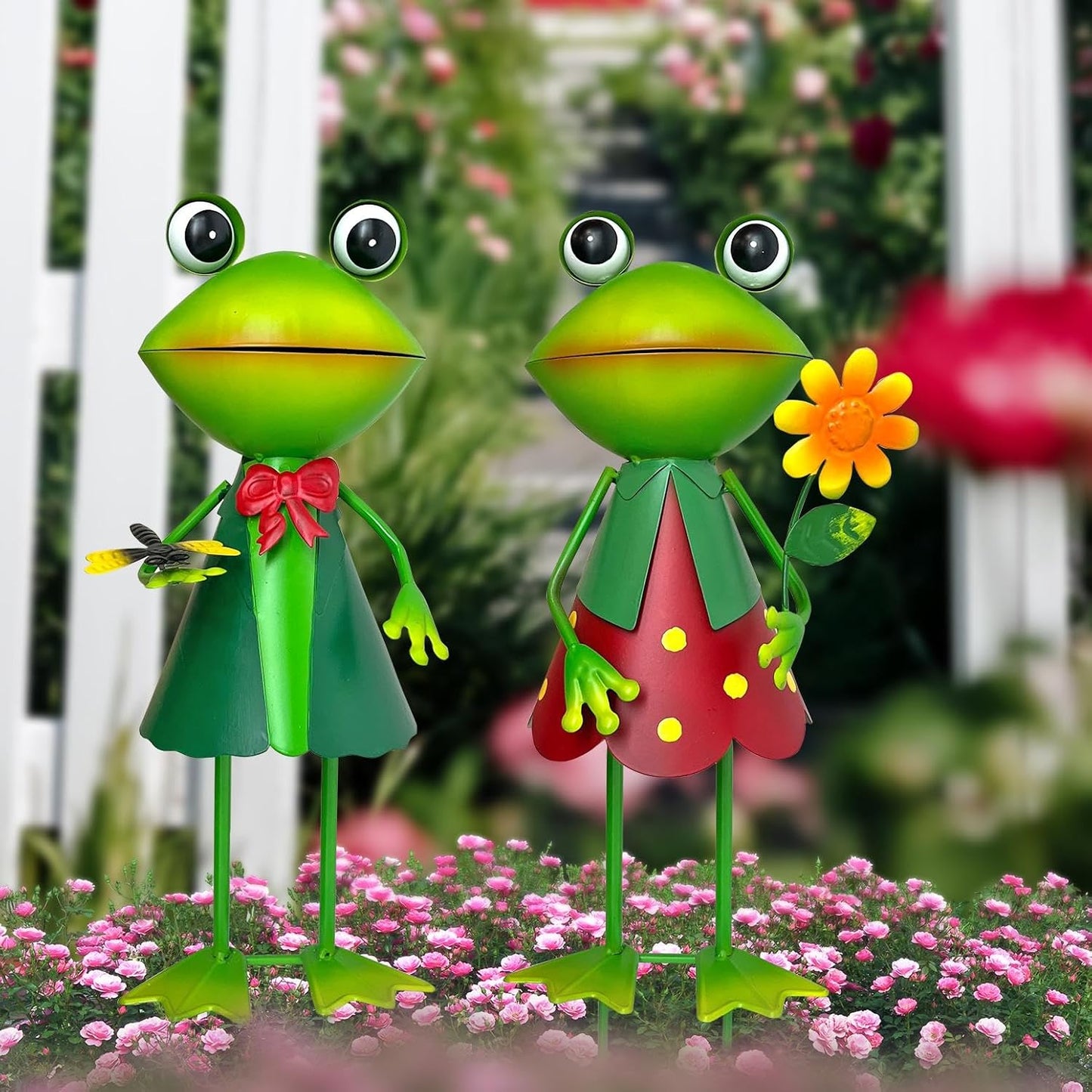 HONGLAND 3D Frog Metal Yard Art - Garden Decor for Outside - Handcrafted Frog Figurine for Lawn Patio Pathway Yard Holiday Garden Stake (with Dragonfly)