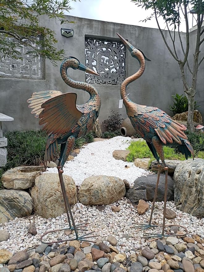 Garden Cranes Statue Retro Animal Sculpture Standing Metal Crane Garden Decoration Metal Yard Art for Yard Outdoor Decoration Set of 2